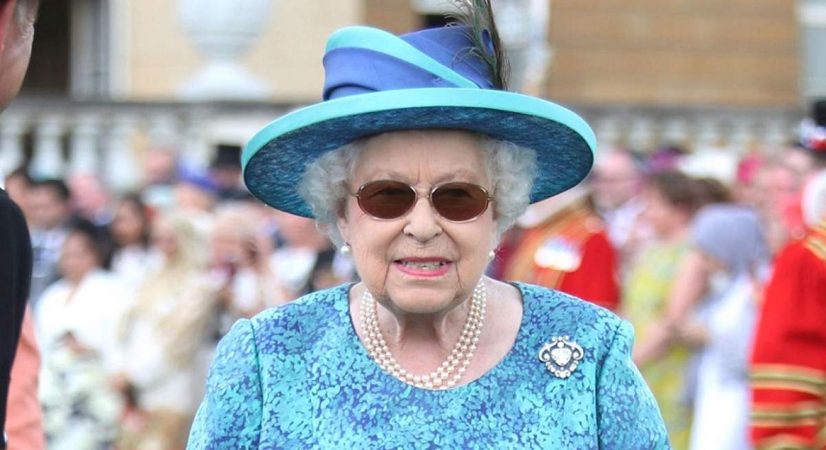 FOTO / Regina Elisabeta, apariție inedită la Palatul Buckingham! Majestatea Sa a îmbrăcat o ținută neobișnuită