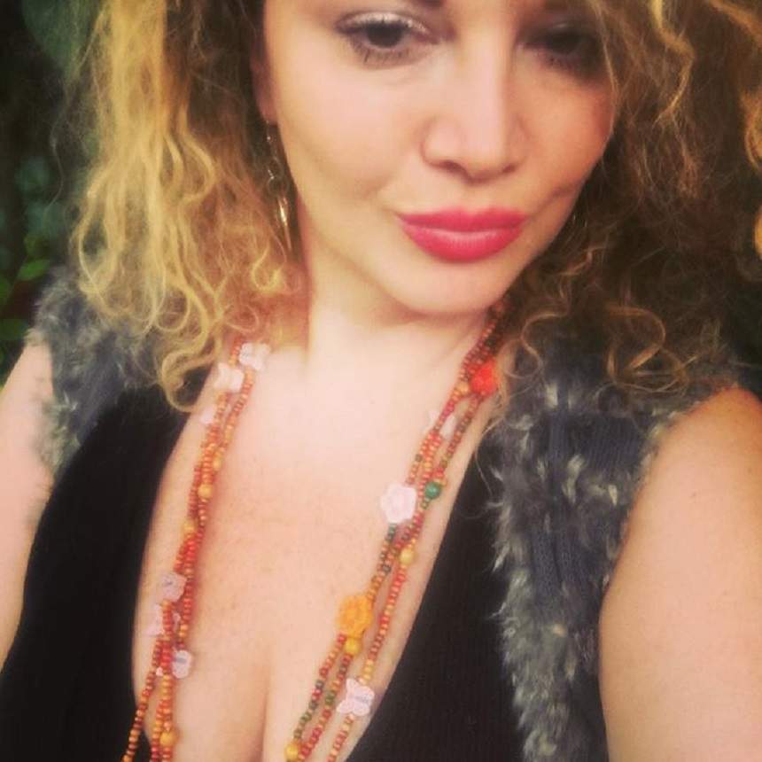 FOTO / Zicea că e săracă, dar se răsfață cu bunătăți! Oana Lis, prinsă „în fapt”: „Am voie, e weekend”