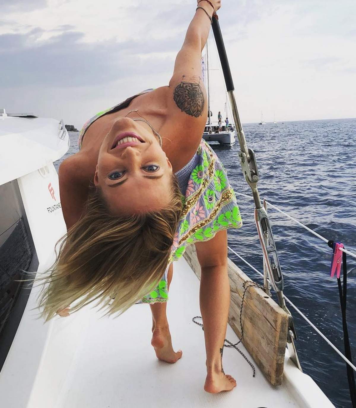 Delia, vacanţă de lux. A fost surprinsă pe un yacht în ipostaze fierbinţi