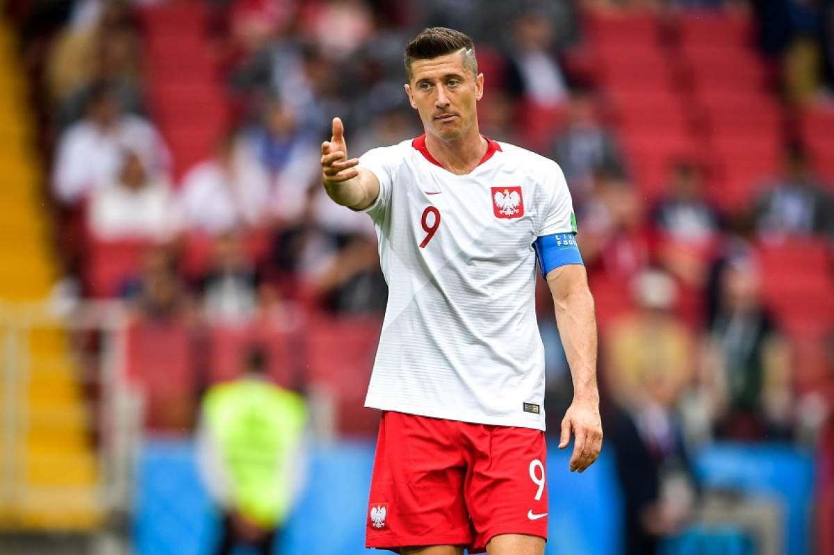 FOTO / Polonia a debutat cu o înfrângere la Campionatul Mondial, iar Robert Lewandowski a fost consolat de soţie! Sărut pasional cu superba Anna