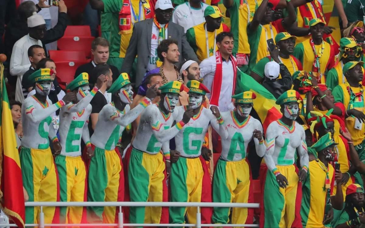 VIDEO / Ei sunt cei mai tari fani de la Campionatul Mondial! Senegalezii au făcut curat în tribune, după ce naţionala lor a învins Polonia