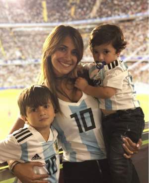 FOTO / Soţia lui Messi s-a recuperat incredibil după naştere. Nici nu zici că a adus pe lume trei copii