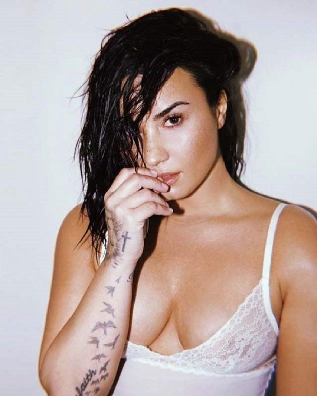 Demi Lovato, mărturisiri dureroase în noua ei piesă. Cântăreața a fost internată de mai multe ori la dezintoxicare