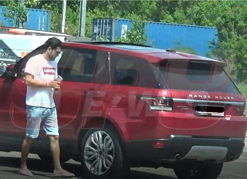 VIDEO PAPARAZZI / Grea e viaţa de şofer! Cezar Ouatu a rămas în fundul gol, la propriu, din cauza unei maşini