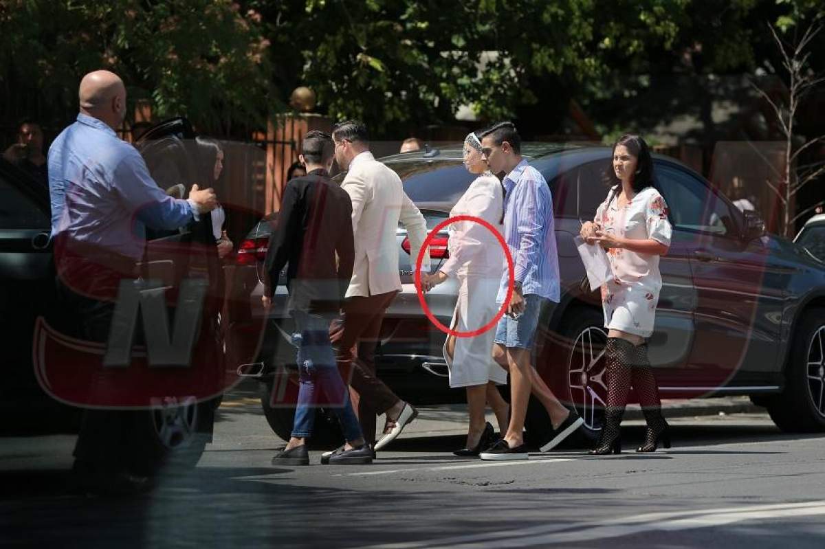 FOTO / Cât de bine i se vede burtica de gravidă lui Betty Stoian, prin rochia de la cununie! Fiica lui Salam radiază de fericire