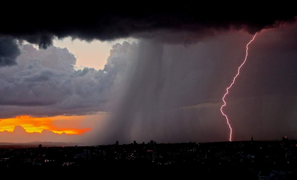 ANM a lansat noi avertizări meteo! Cod portocaliu și galben de furtuni puternice, în mai multe județe