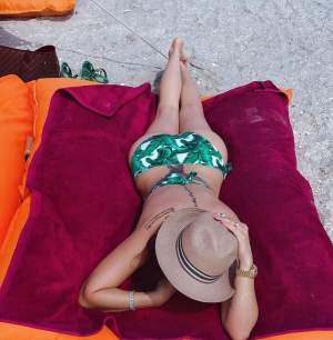 FOTO / Imagini incediare de la plajă cu Brigitte Năstase. Este mai sexy ca niciodată