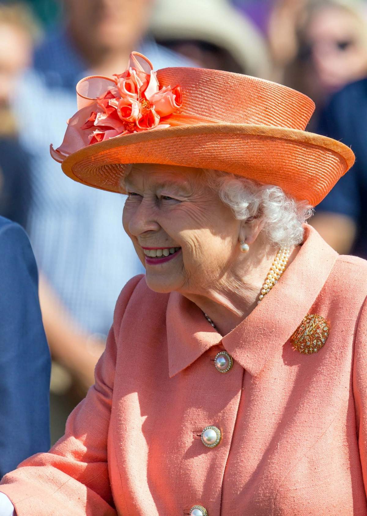 FOTO / Regina Elisabeta, răvășitoare din nou! Ce simbolizează ținuta pe care a purtat-o la ultimul eveniment