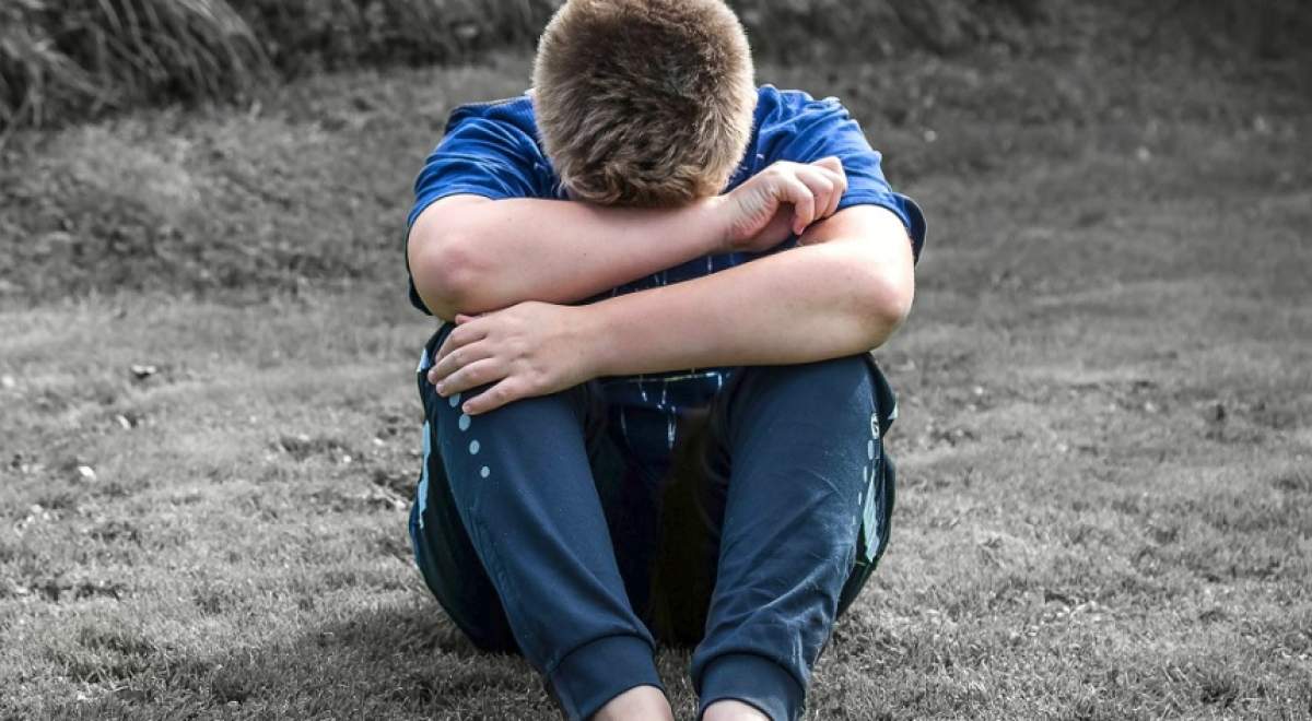 Șocant! Un tată și-a forțat fiul de 11 ani să întrețină relații sexuale cu mama vitregă, pentru un motiv halucinant