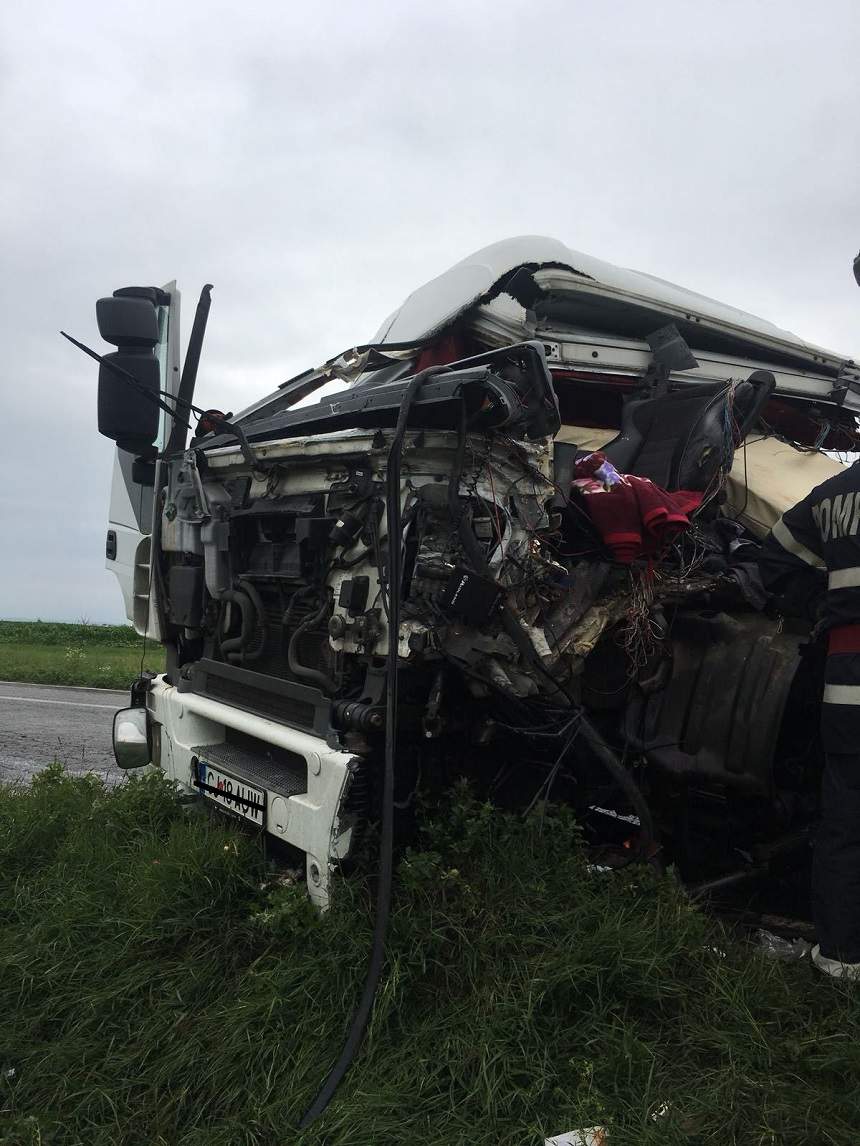 Accident cu mai multe victime în Neamţ! Trei autocamioane s-au ciocnit