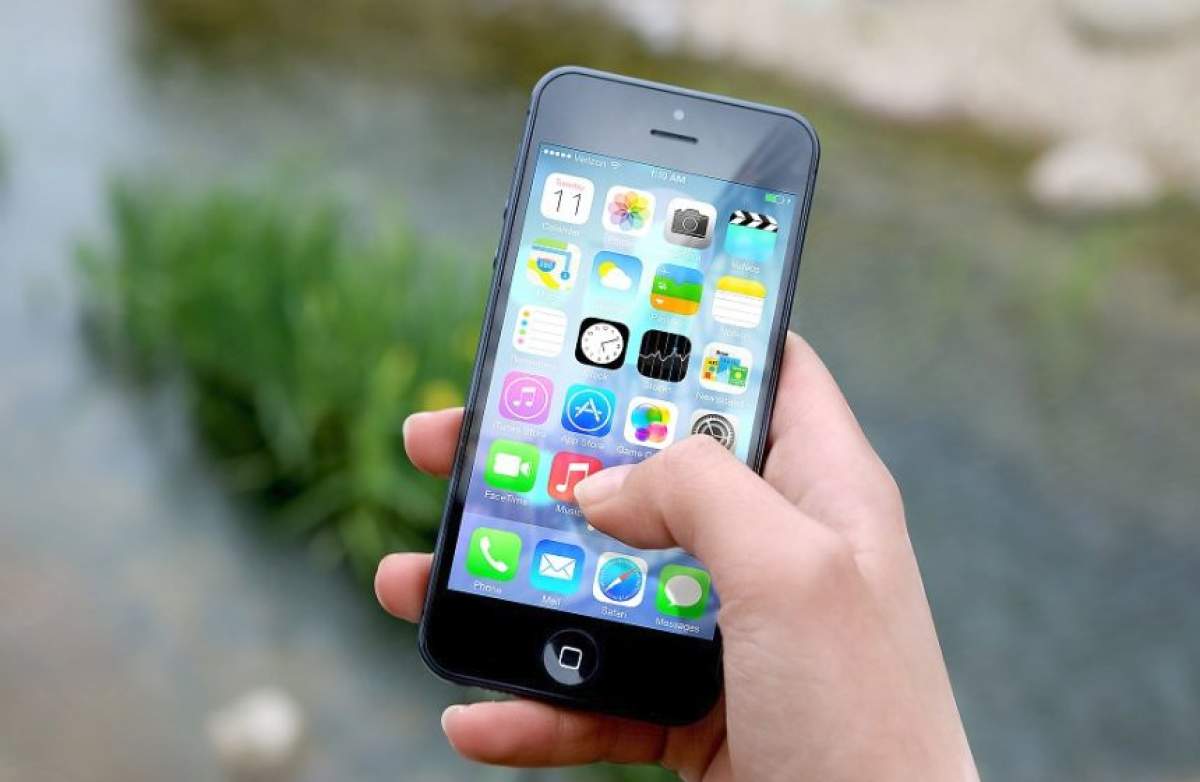 Uluitor! De ce este bine să ţii telefonul în mâna dreaptă
