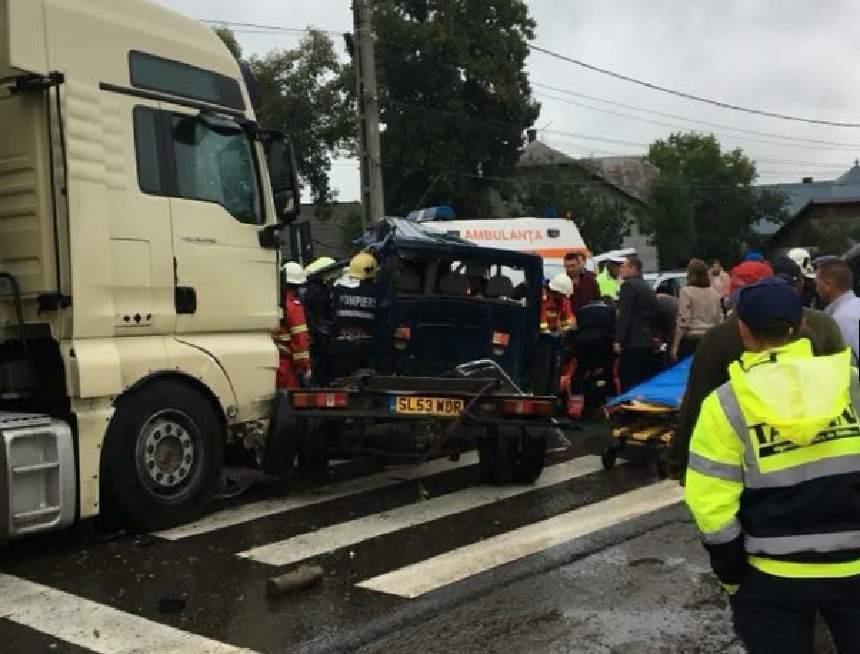 FOTO / Accident foarte grav în Suceava! Un om a murit şi alte trei persoane sunt grav rănite