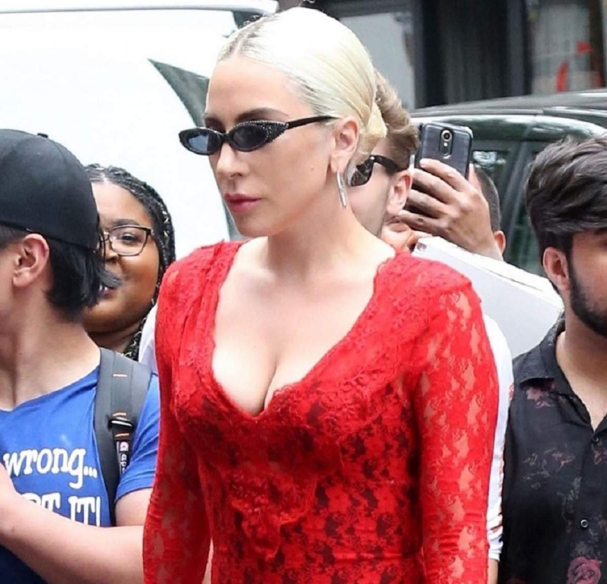 FOTO / Lady Gaga, apariţie dezastruoasă! A defilat cu chiloţii la vedere, la cel mai recent eveniment