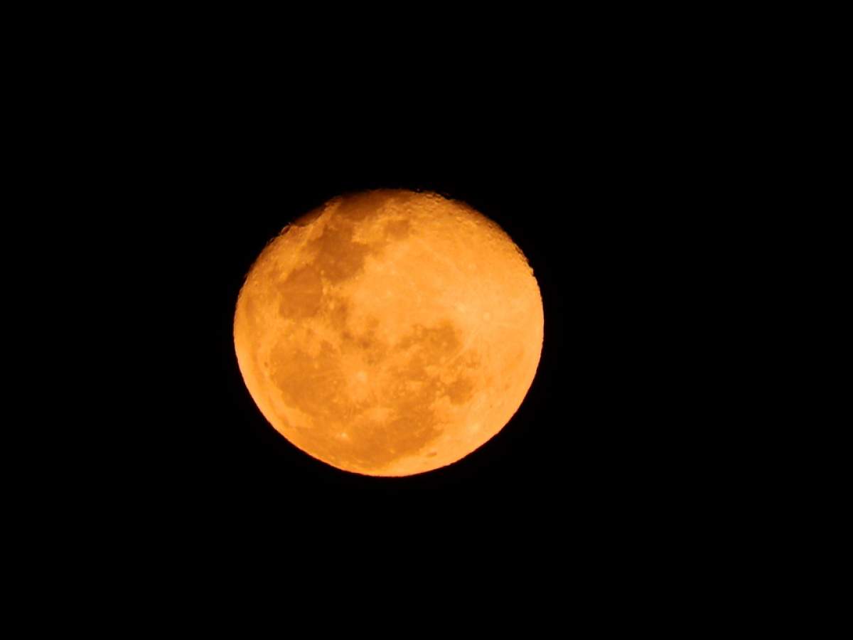 Lună plină pe 28 iunie! Cum vom fi afectați de fenomenul denumit „Luna Căpșună”