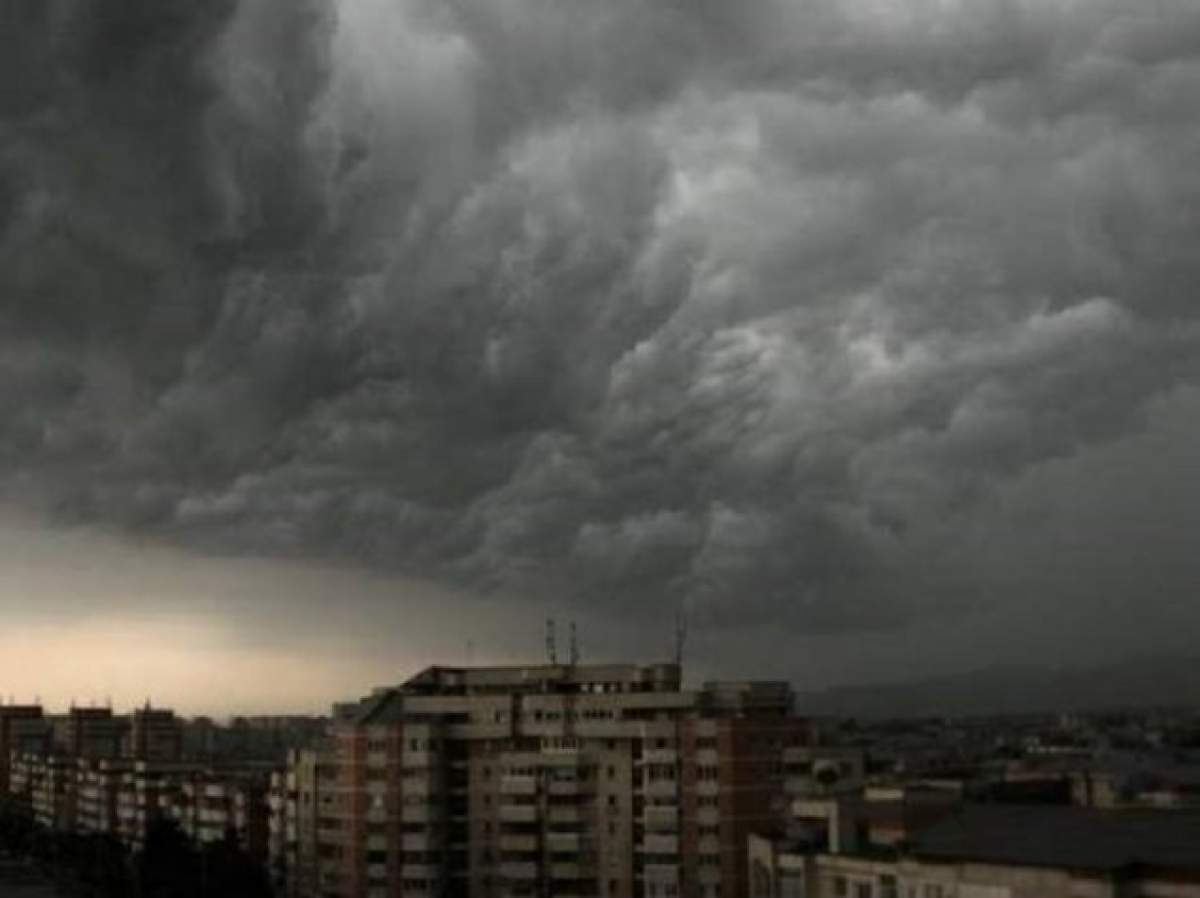 UPDATE / Furtunile au pus stăpânire pe România. Meteorologii au emis cod portocaliu