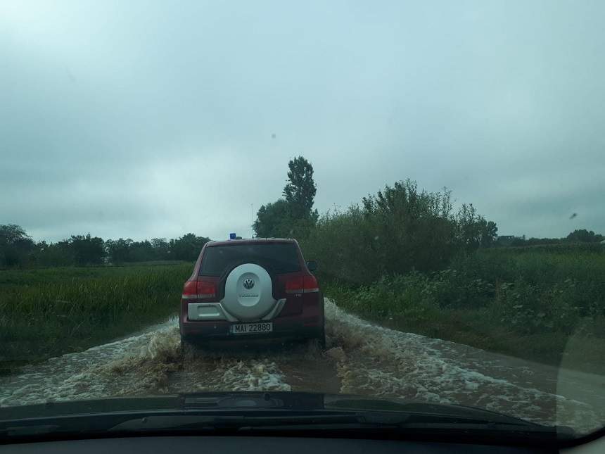 FOTO & VIDEO / Imagini dezastruoase! Ravagii făcute de viitură în 20 de judeţe