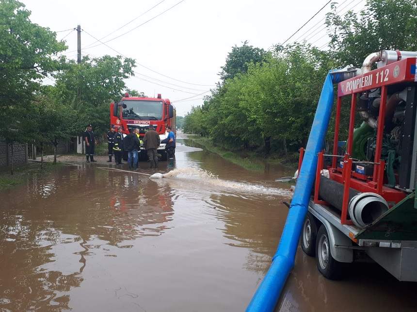 FOTO & VIDEO / Imagini dezastruoase! Ravagii făcute de viitură în 20 de judeţe