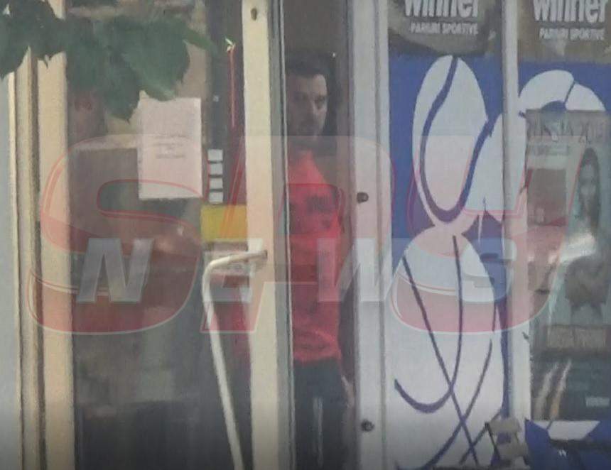 VIDEO PAPARAZZI / Dani a comis-o rău de tot! L-am prins pe fiul lui Cosmin Olăroiu la pariuri! I-a dat „Oli” vreun pont din China?