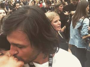 FOTO / Delia, sărut pasional cu soțul, în timpul concertului. N-au mai ținut cont de nimic din jur