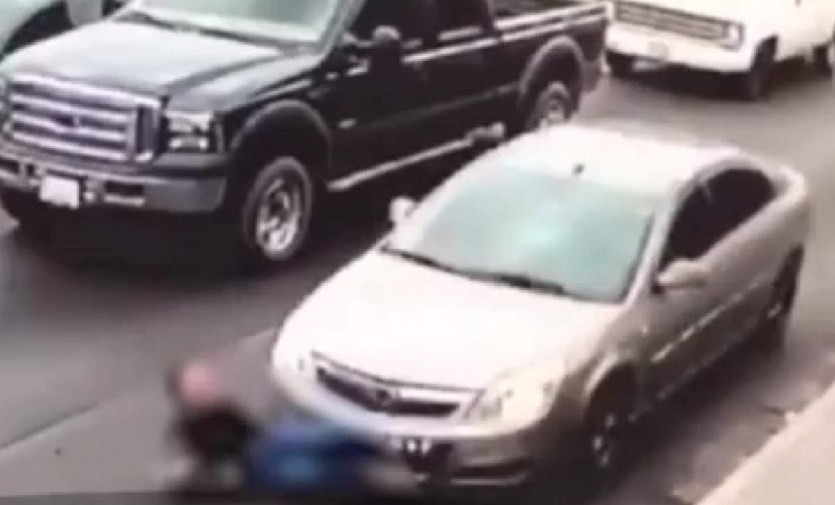 VIDEO şocant! O femeie a fost la un pas de moartea din cauza tocurilor prea înalte