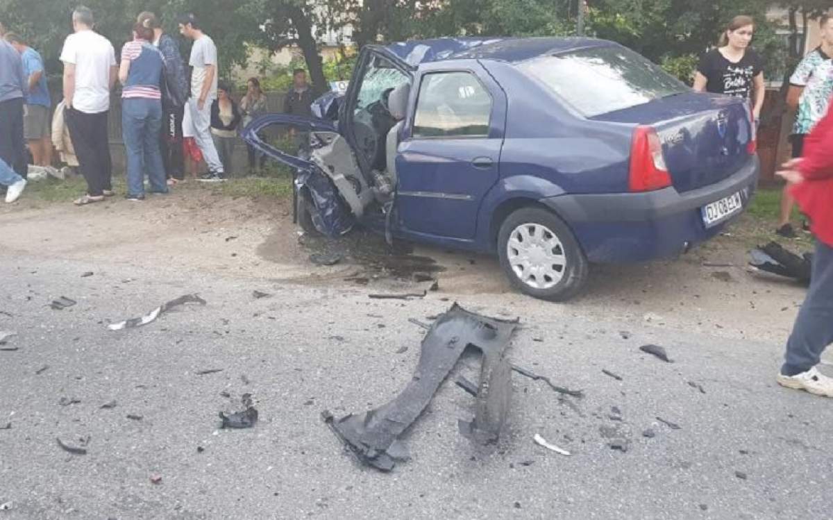 VIDEO / Impact violent între două mașini, în Olt! Două persoane și-au pierdut viața. Șoferul beat făcea LIVE pe Facebook