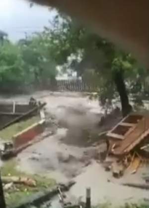 VIDEO / Imagini dramatice în Neamț și Covasna! Șuvoaiele de apă au făcut prăpăd și au fost evacuate sute de persoane