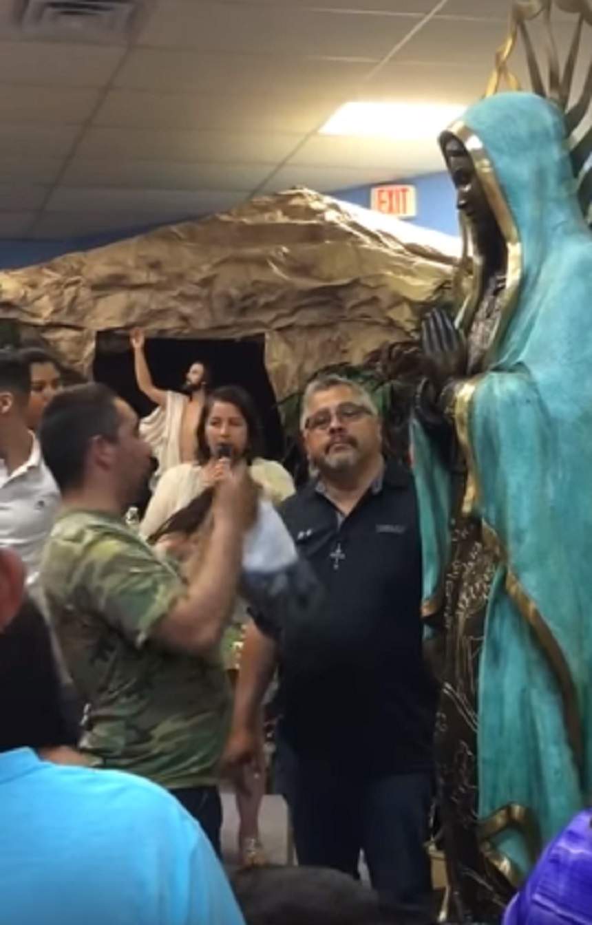 VIDEO / Te vei cutremura! Statuia Fecioarei Maria a plâns cu lacrimi de sânge
