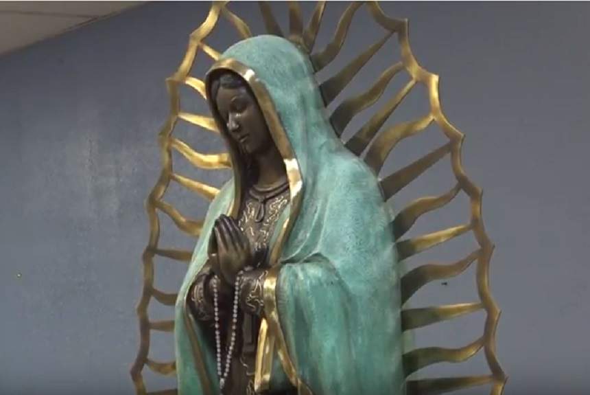 VIDEO / Te vei cutremura! Statuia Fecioarei Maria a plâns cu lacrimi de sânge