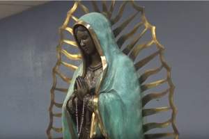 VIDEO / Te vei cutremura! Statuia Fecioarei Maria a plâns cu lacrimi de sânge