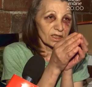 VIDEO / Medicii vinovaţi în cazul bărbatului care şi-a bătut mama pe stradă? În loc să-i dea tratament, l-au sfătuit să meargă la muncă