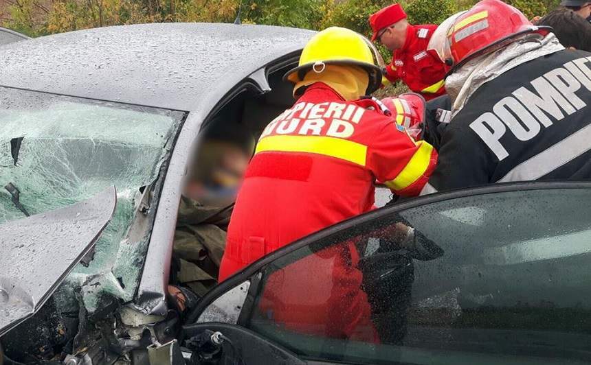 FOTO / Accident teribil pe DN1, după ce trei autoturisme s-au ciocnit violent! Sunt cinci victime, dintre care una încarcerată