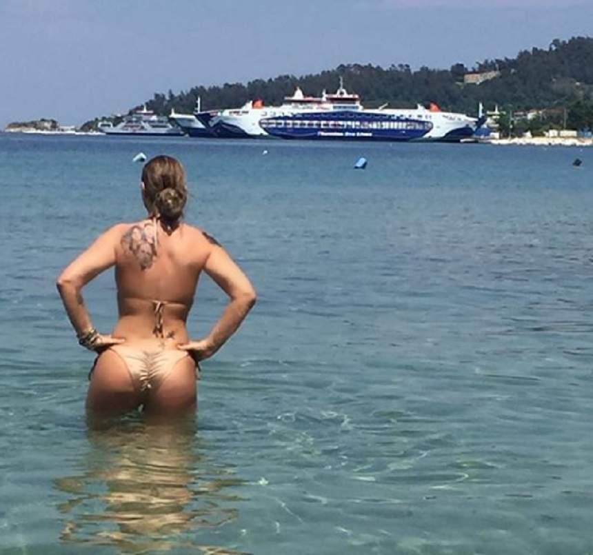 Anamaria Prodan se relaxează într-o vacanţă de vis. Fotografiile cu impresara au stârnit controverse