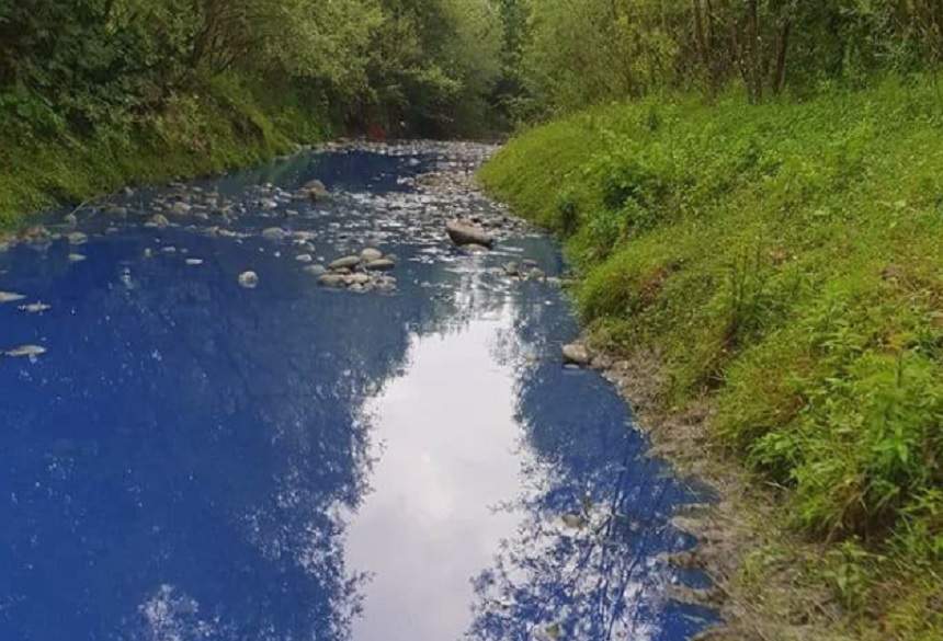 FOTO / Fenomen bizar pe râul Ialomița: "Este oare posibil să nu se sesizeze nimeni?"