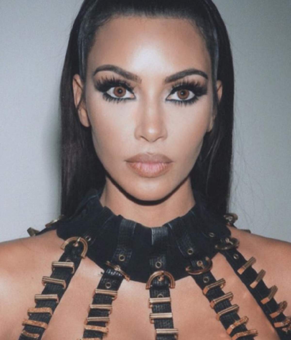 FOTO / Kim Kardashian a vrut să fie sexy, dar a gafat teribil! Starleta și-a oripilat fanii cu sânii ei lăsați