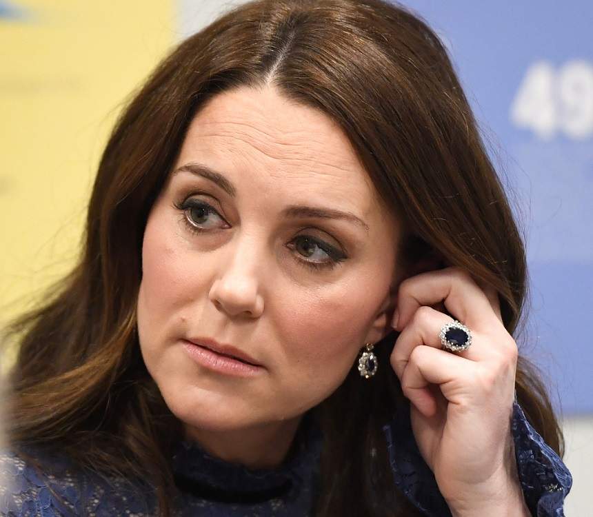 FOTO / Adevărul din spatele ținutei purtată de Kate Middleton la nunta regală. Rochia ei nu a fost tocmai „reciclată”