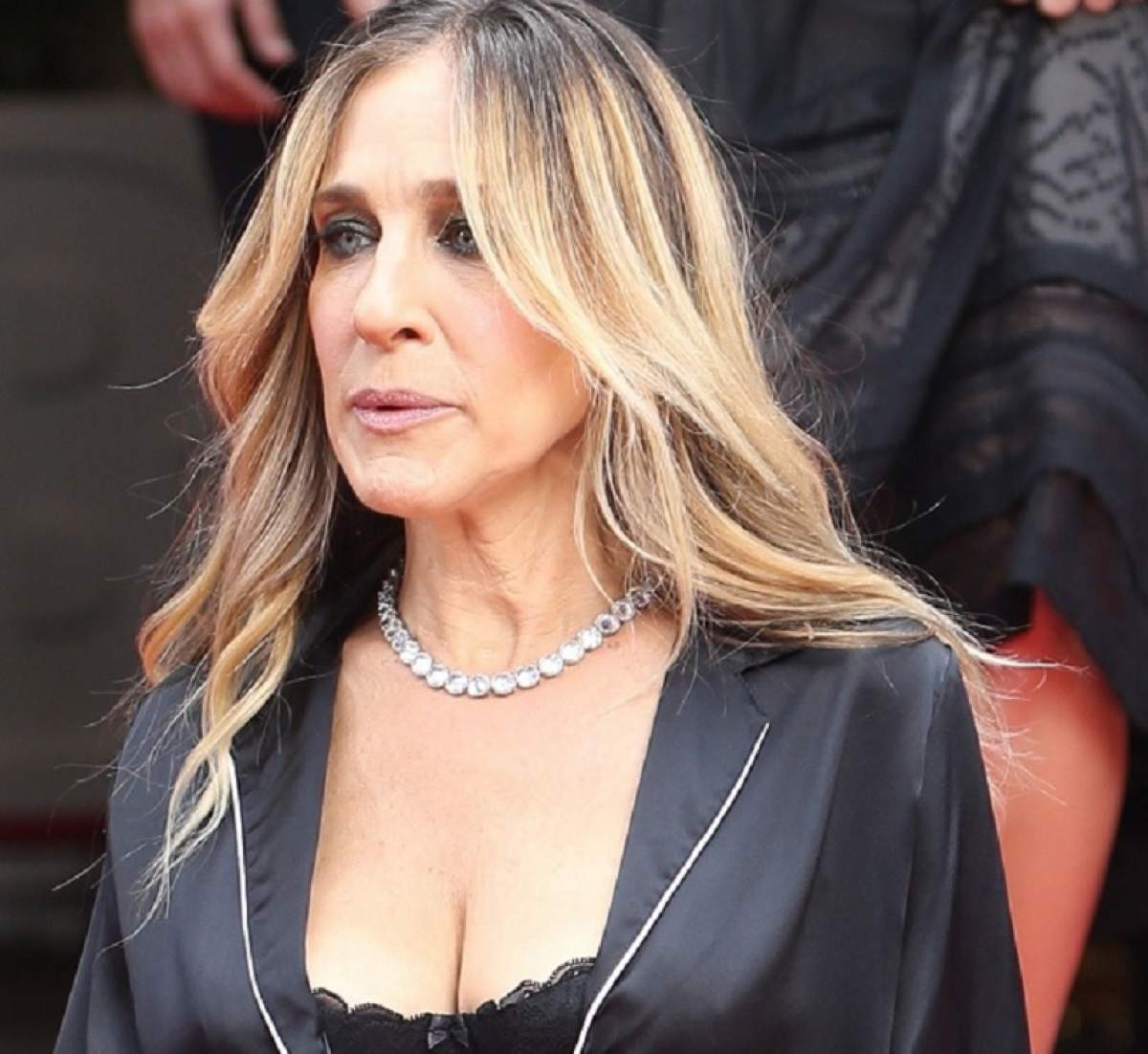 FOTO / Sarah Jessica Parker, în sutien pe covorul roșu, la 53 de ani. Actrița arată ca o bunicuță