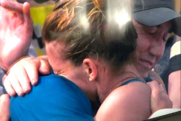 FOTO / Imaginea care face deja înconjurul planetei! Simona Halep, hohote de plâns după câștigarea turneului de la Roland Garros