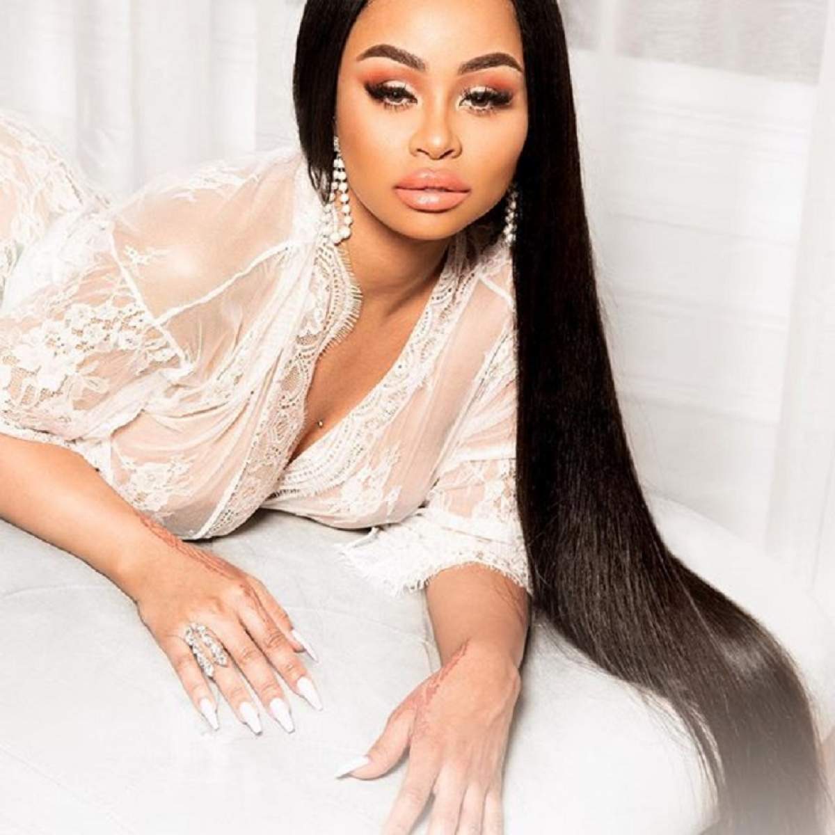 FOTO / O vedetă internațională se vinde goală! Blac Chyna s-a afișat cu sfârcurile la vedere, în toată splendoarea lor