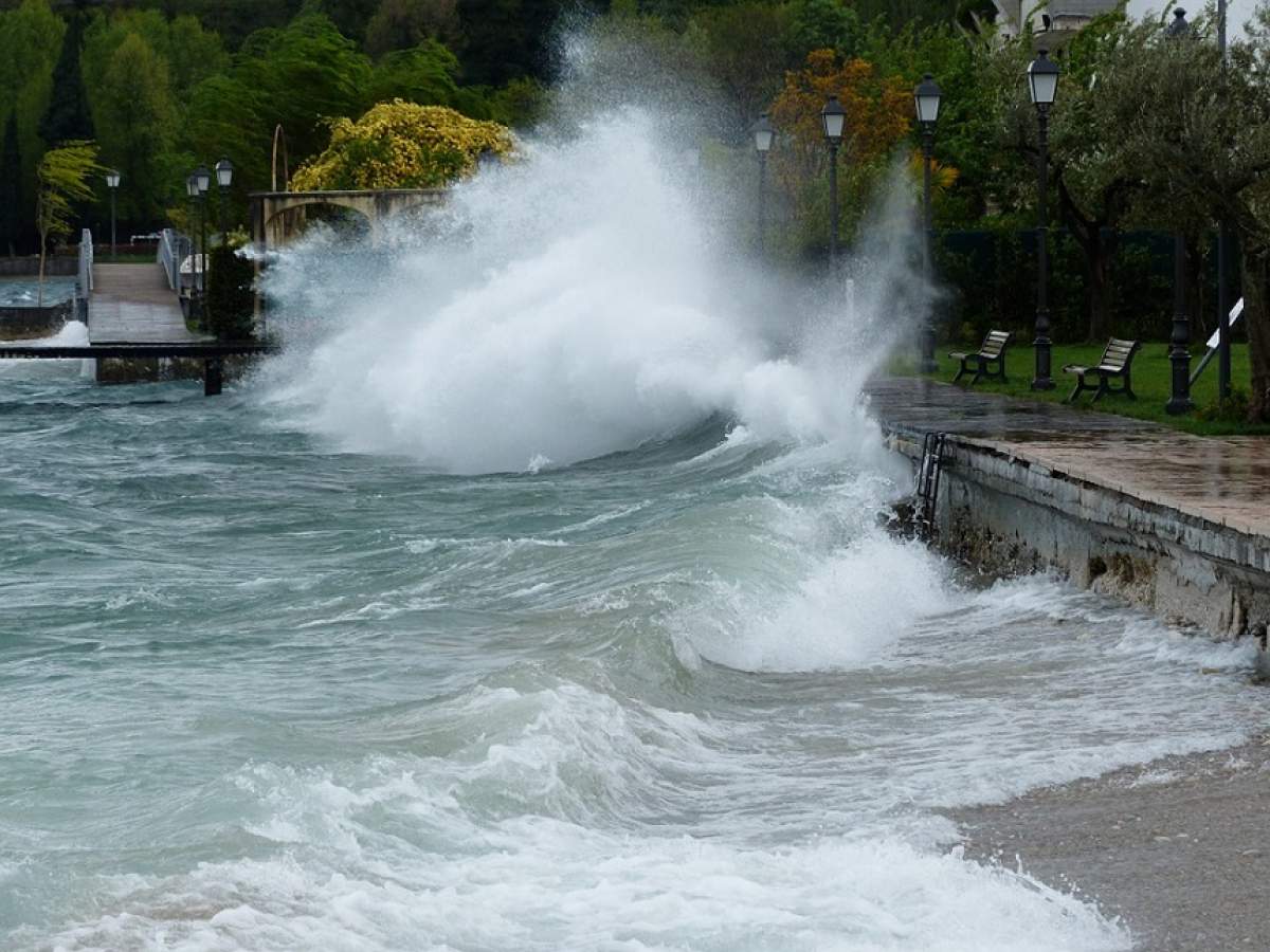 Veste proastă de la meteorologi! Codul portocaliu de inundații rămâne în vigoare, în mai multe județe