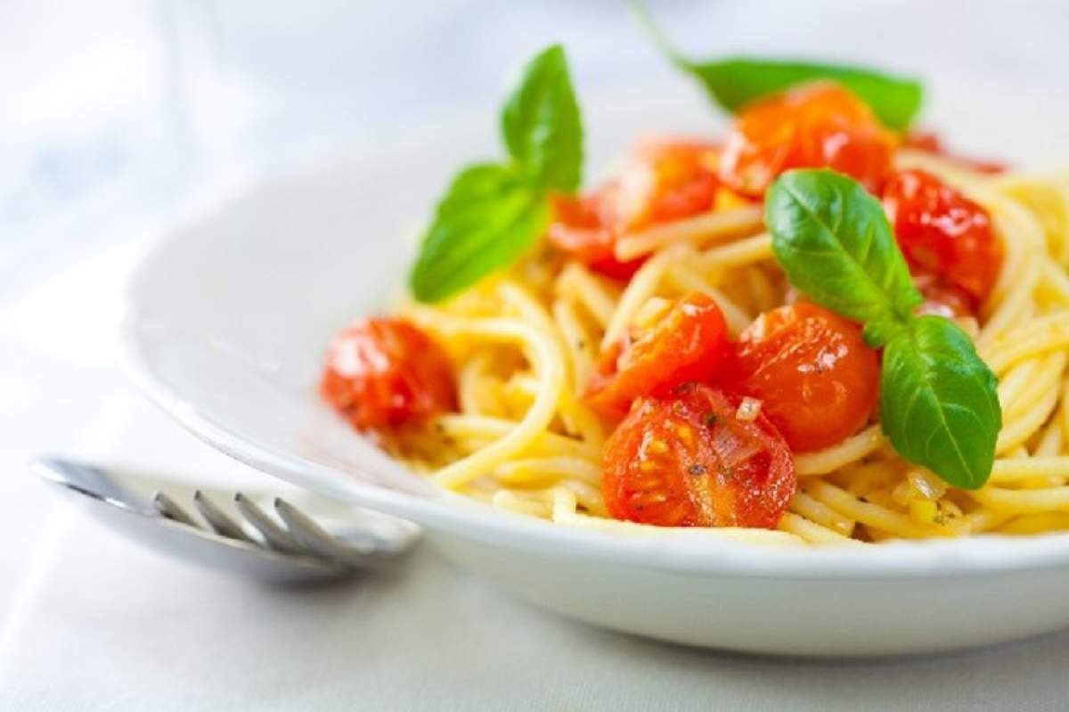 REȚETA ZILEI - DUMINICĂ: Spaghete delicioase cu usturoi, busuioc și ulei de măsline