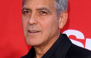 VIDEO / George Clooney, transportat la spital, după ce a fost rănit într-un accident de scuter