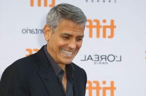 VIDEO / George Clooney, transportat la spital, după ce a fost rănit într-un accident de scuter