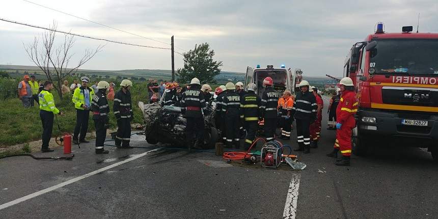 FOTO&VIDEO / Accident cumplit, cu un autocar de 15 persoane, la Iași! Un bărbat a murit, s-a activat codul roșu de intervenție