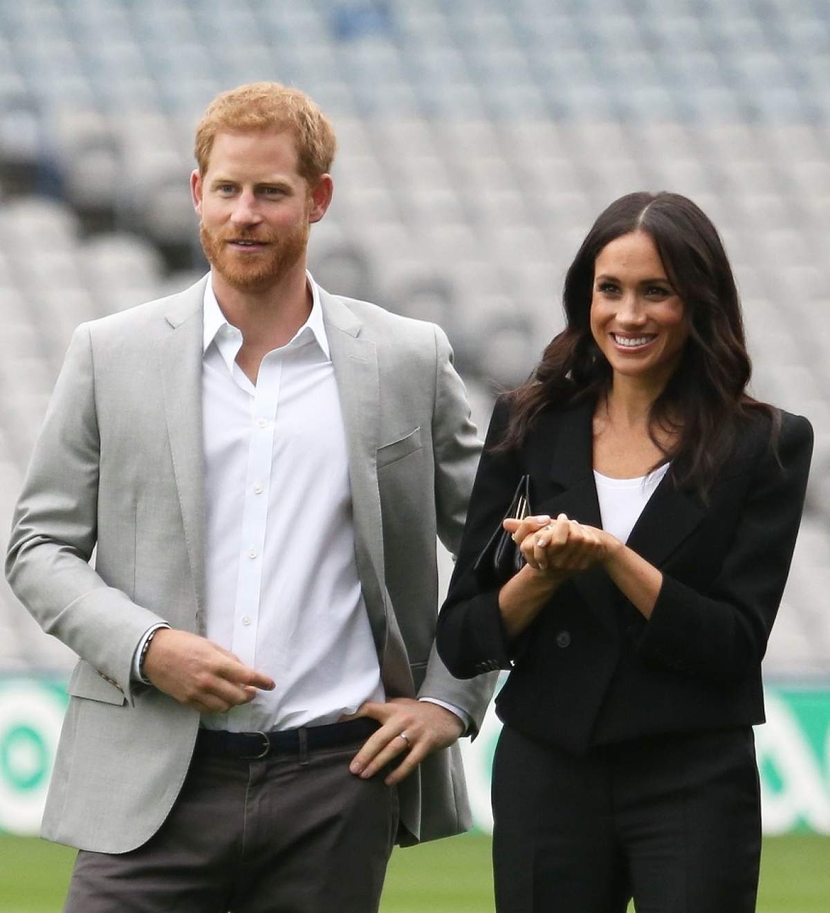 FOTO / Meghan Markle și Prințul Harry, topiți unul după celălalt! Ce spun experții în limbajul trupului despre ultima lor apariție