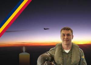 VIDEO / Florin Rotaru, pilotul-erou mort sâmbătă, înmormântat la Feteşti. Ce s-a întâmplat astăzi cu familia acestuia
