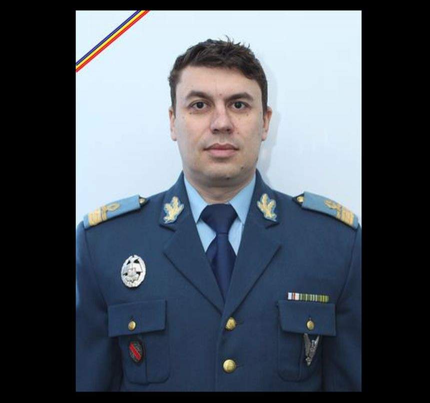 VIDEO / Florin Rotaru, pilotul-erou mort sâmbătă, înmormântat la Feteşti. Ce s-a întâmplat astăzi cu familia acestuia