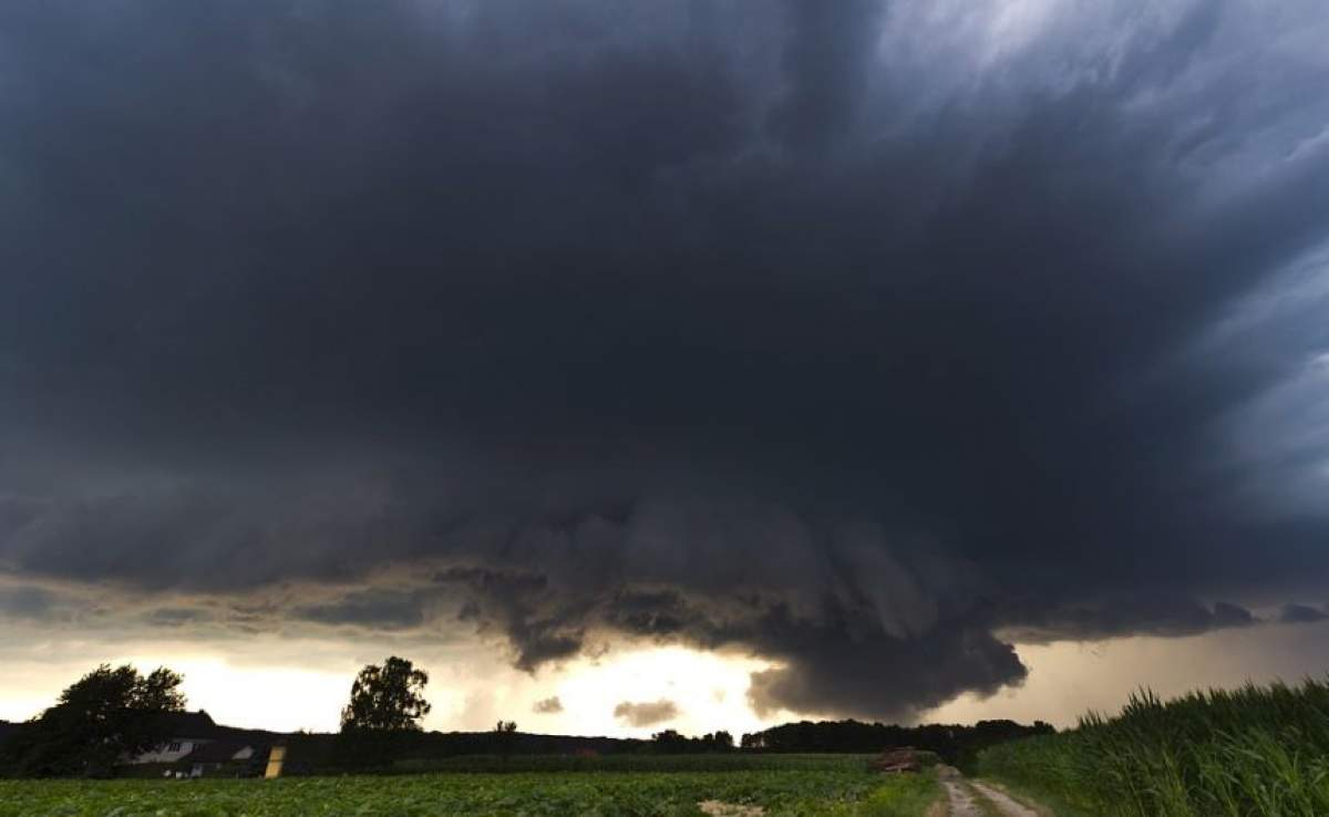 Anunţ de ultim moment de la meteorologi. Cod galben de vijelii şi grindină