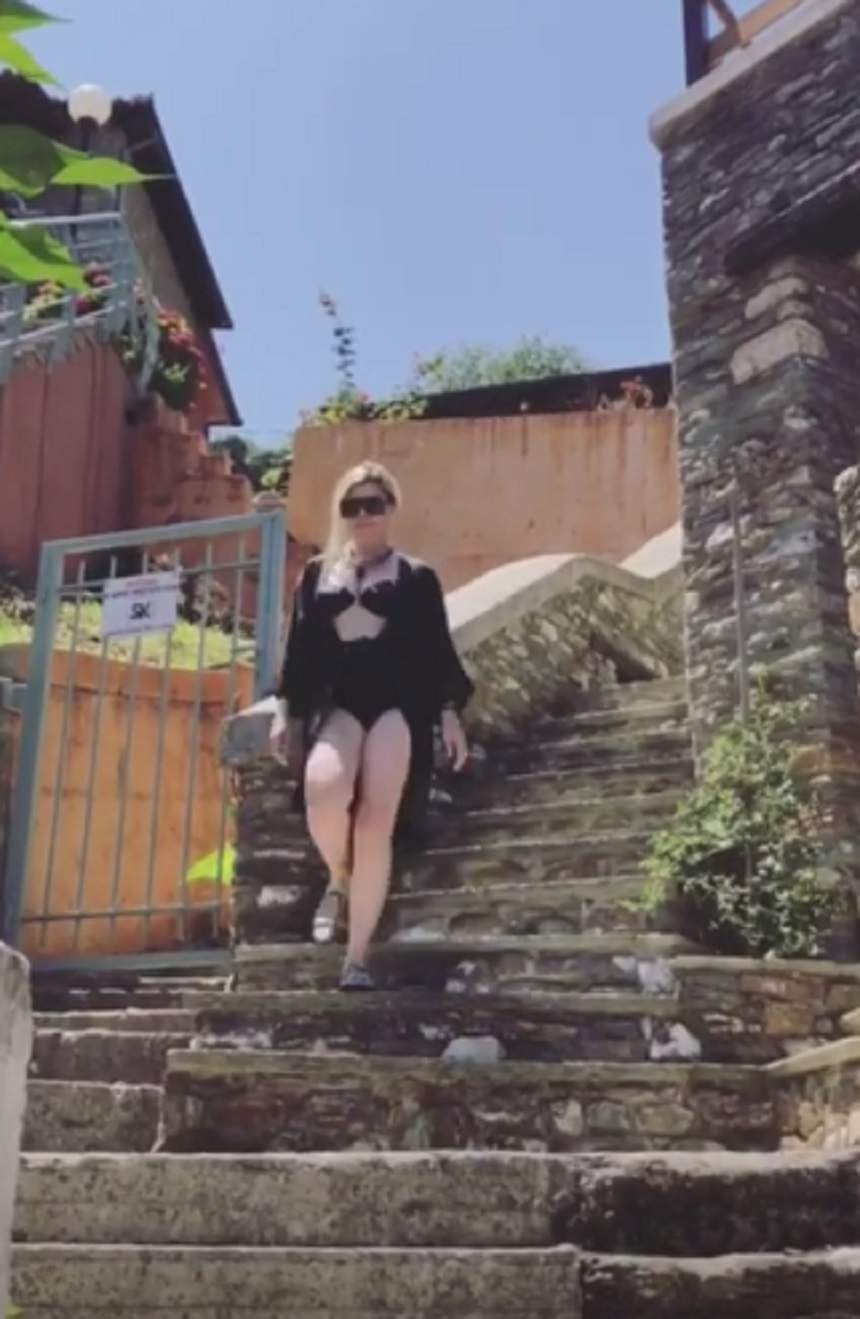 Loredana Groza, în vacanţă! Cum arată în costum de baie, la 48 de ani