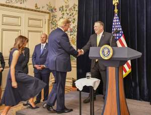 FOTO / Donald și Melania Trump, din nou cu probleme în căsnicie? Prima doamnă a SUA, ignorată din nou în public