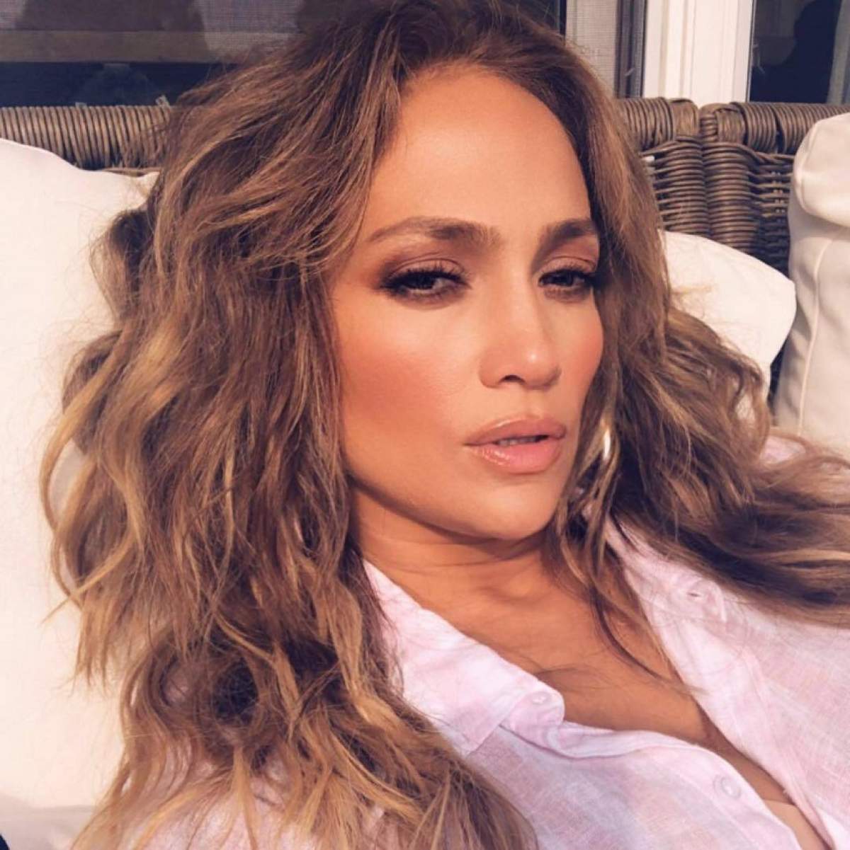 FOTO / Jennifer Lopez, zeița frumuseții la aproape 50 de ani! A captat toate privirile cu o rochie mulată și scurtă